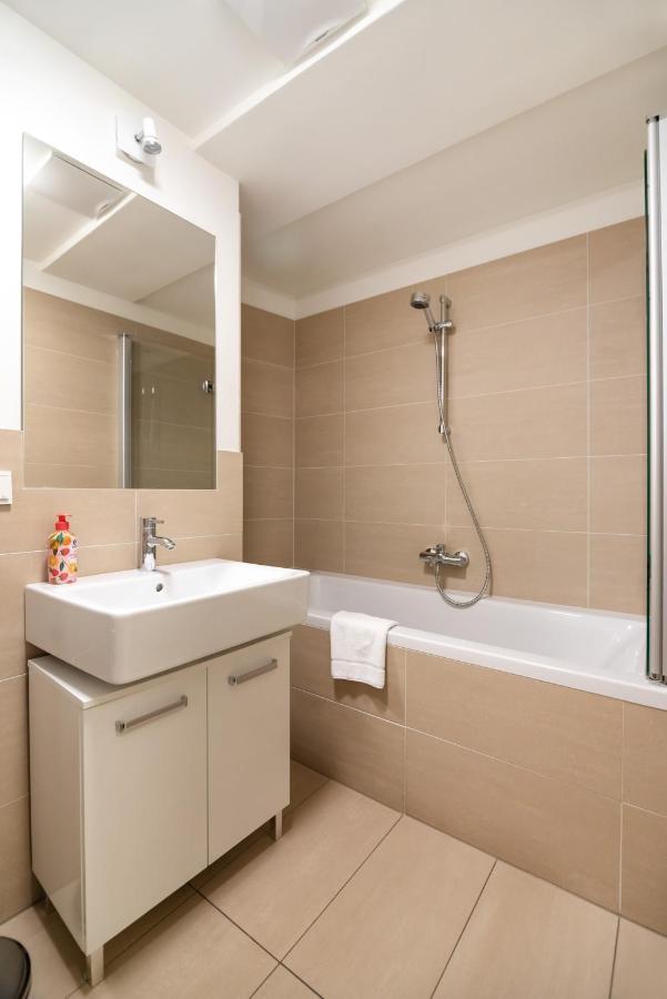 Quiet And Cozy Apartment Next To Mariahilfer Strasse And Naschmarkt With Ac, Minimum 30 Nights Wien Ngoại thất bức ảnh