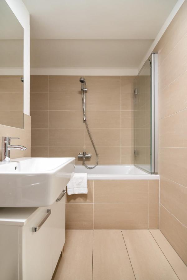 Quiet And Cozy Apartment Next To Mariahilfer Strasse And Naschmarkt With Ac, Minimum 30 Nights Wien Ngoại thất bức ảnh