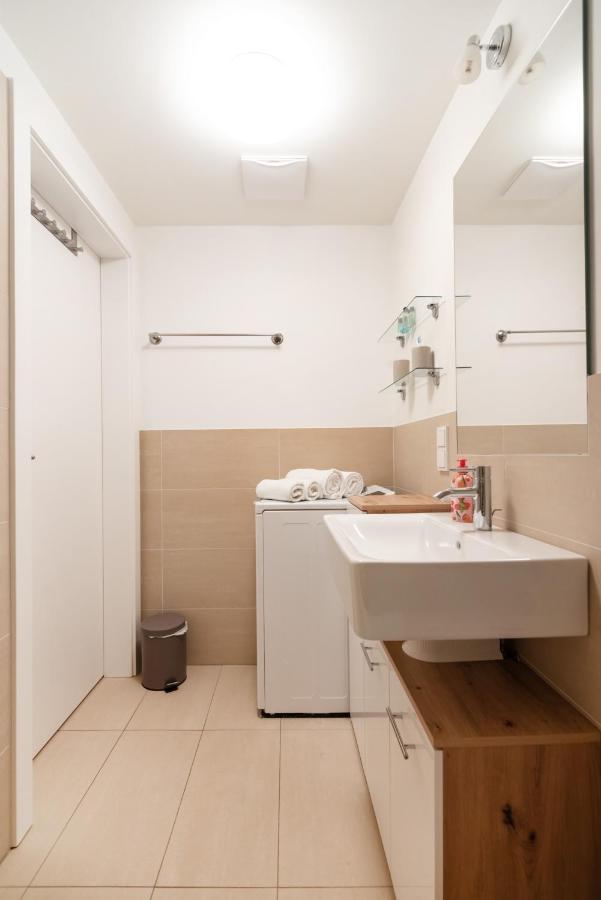 Quiet And Cozy Apartment Next To Mariahilfer Strasse And Naschmarkt With Ac, Minimum 30 Nights Wien Ngoại thất bức ảnh